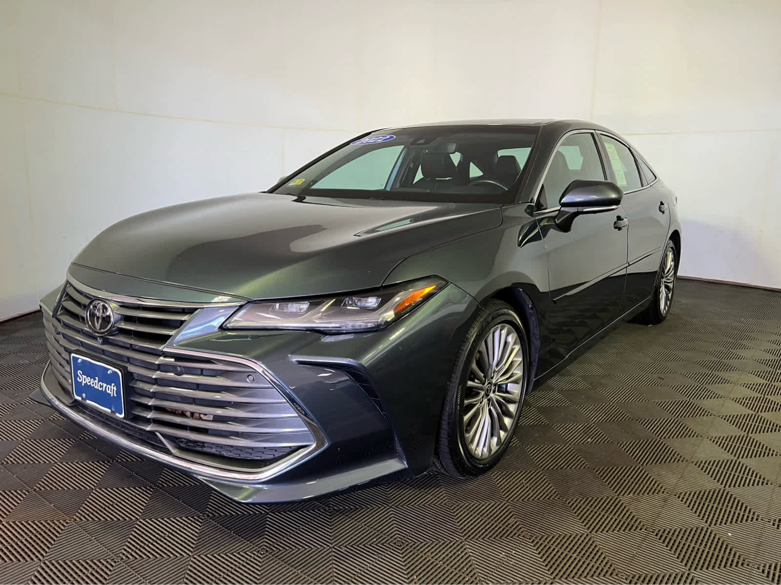 Used 2022 Toyota Avalon Limited w/ Advanced Safety Package FWD image 3