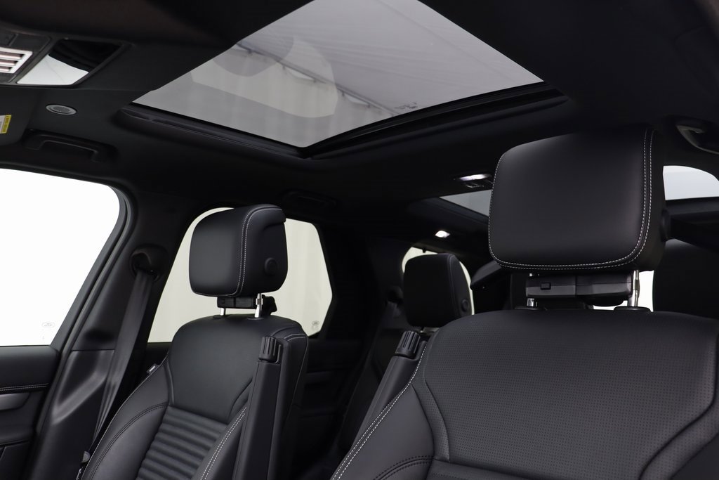 New 2025 Land Rover Discovery Dynamic SE image 15