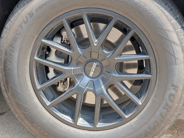 Used 2020 Ford Explorer XLT w/ Equipment Group 202A AWD/4WD image 10