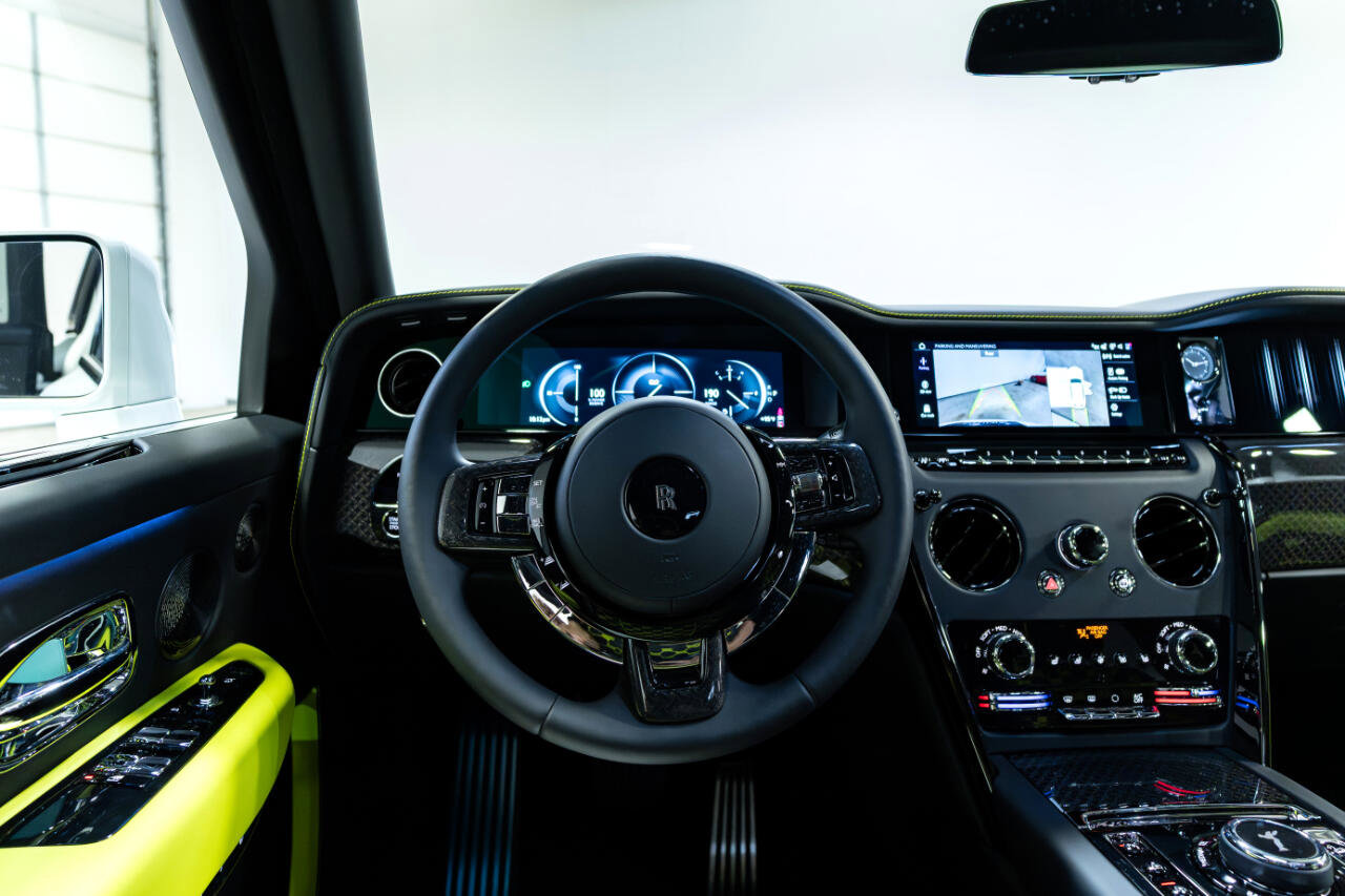 Used 2025 Rolls-Royce Cullinan Black Badge image 25