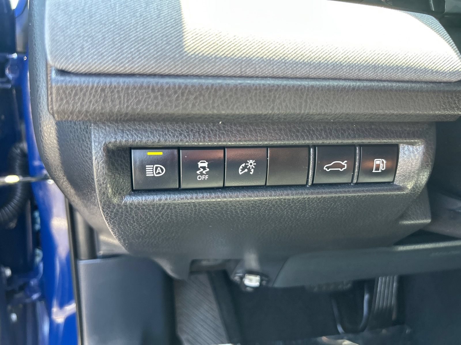 Used 2025 Toyota Camry LE w/ Convenience Package FWD image 28