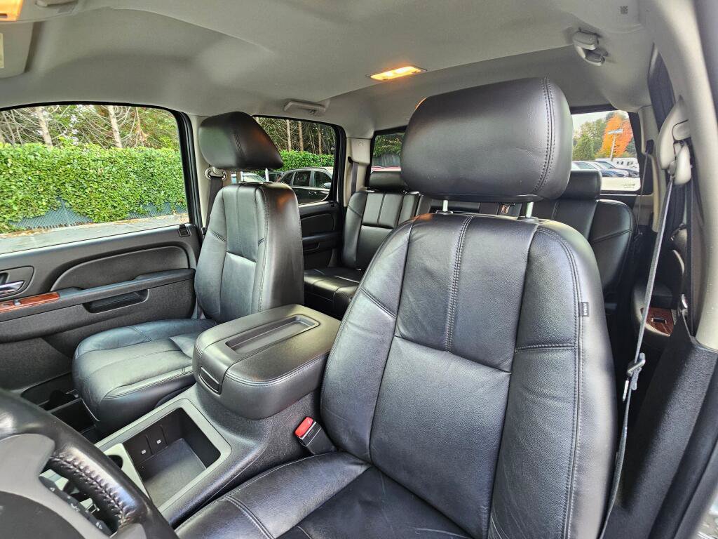 Used 2011 GMC Sierra 1500 SLT w/ Chrome Essentials Package AWD/4WD image 23