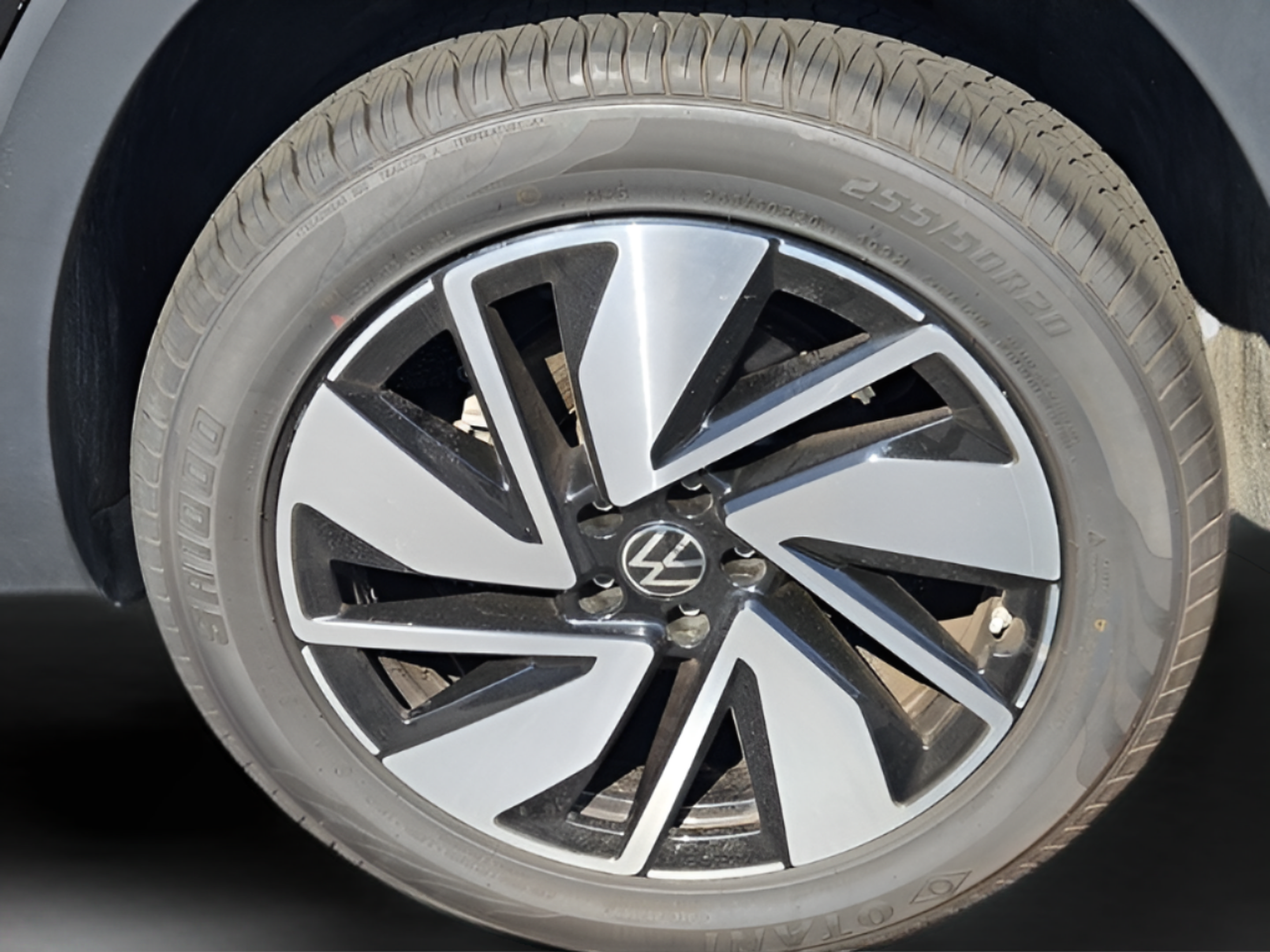 Certified 2025 Volkswagen Atlas SE FWD image 28
