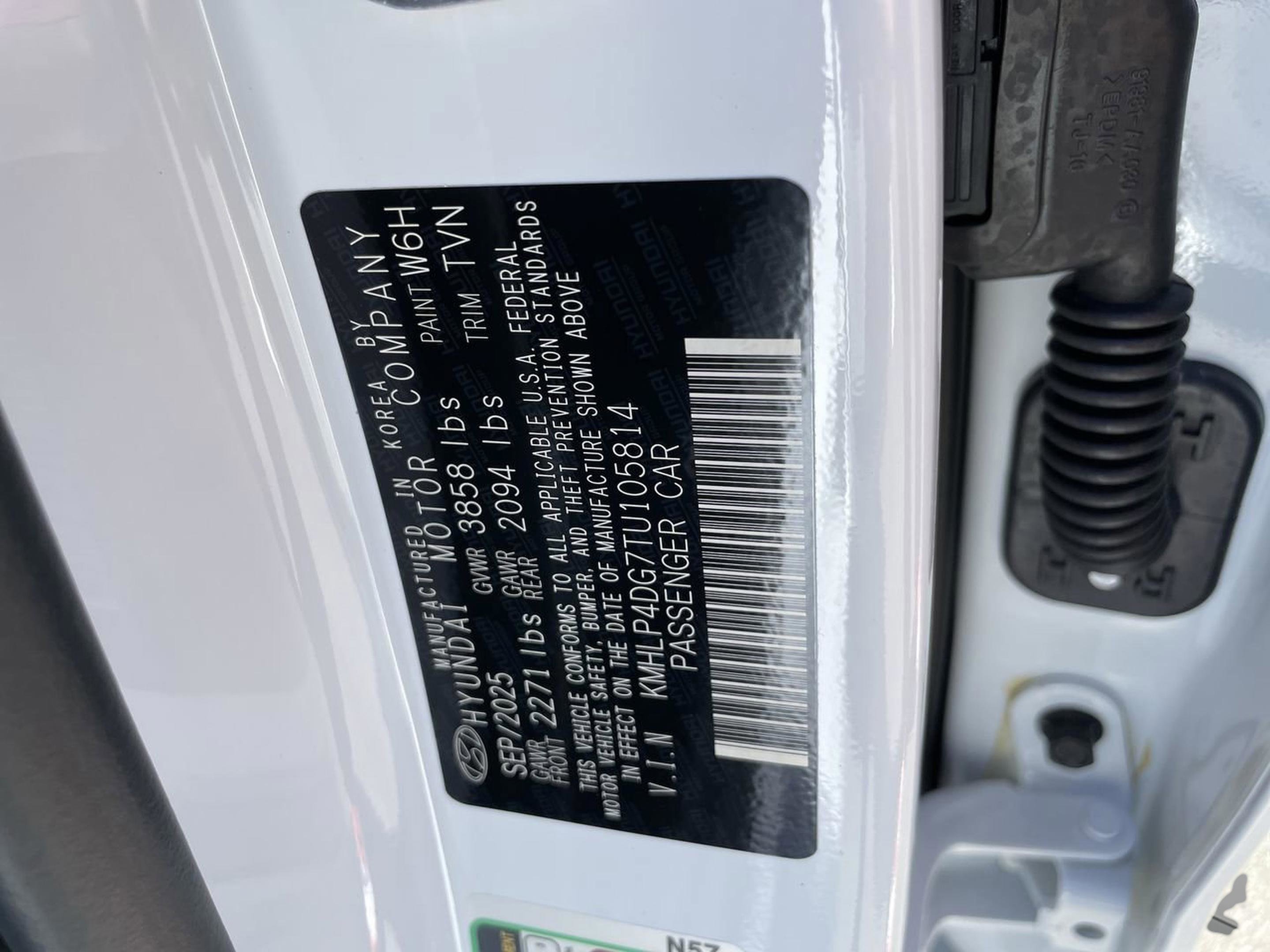 New 2026 Hyundai Elantra Limited image 30