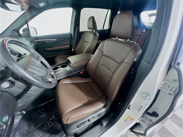 Certified 2025 Honda Passport EX-L image 9