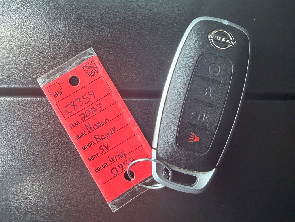 Used 2023 Nissan Rogue SV AWD/4WD image 34