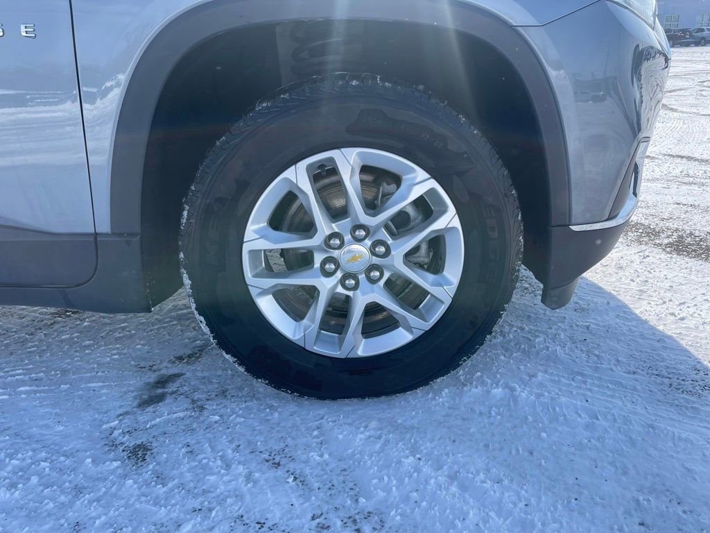 Used 2021 Chevrolet Traverse LT image 12