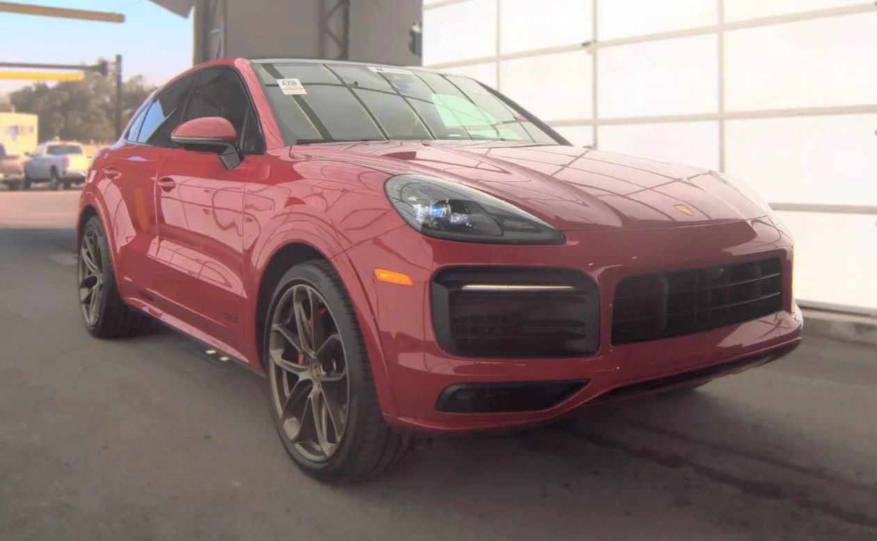 Used 2022 Porsche Cayenne GTS AWD/4WD image 2