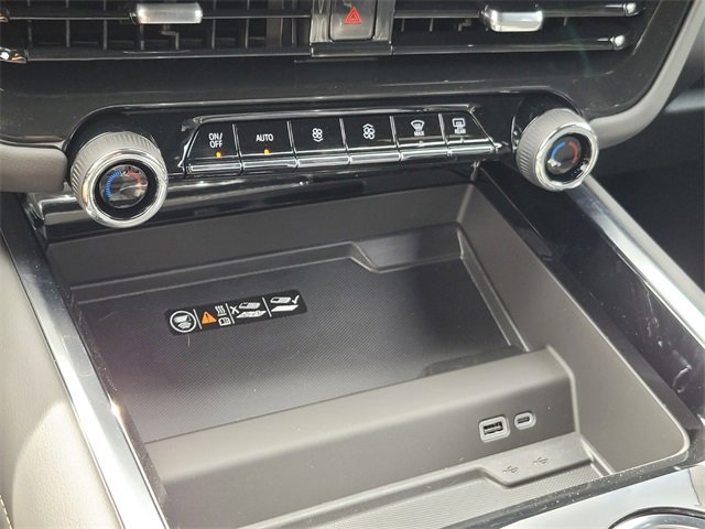 New 2025 Chevrolet Suburban Premier image 24