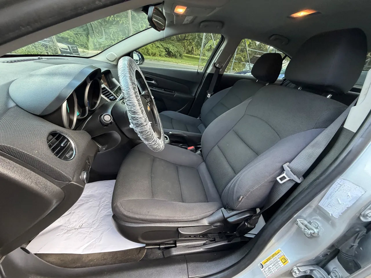 Used 2015 Chevrolet Cruze LT FWD image 22
