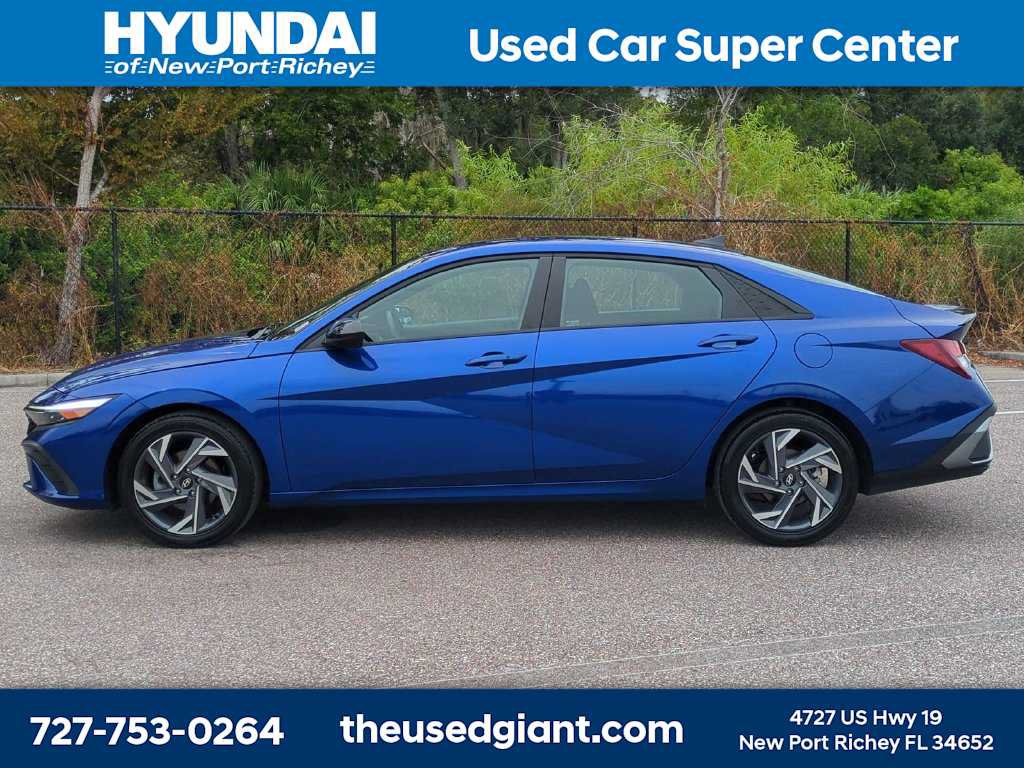 Used 2025 Hyundai Elantra Sport FWD image 2
