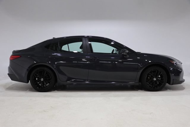 Used 2025 Toyota Camry SE FWD image 9