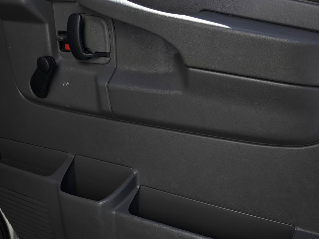 Used 2005 Chevrolet Express 3500 image 6