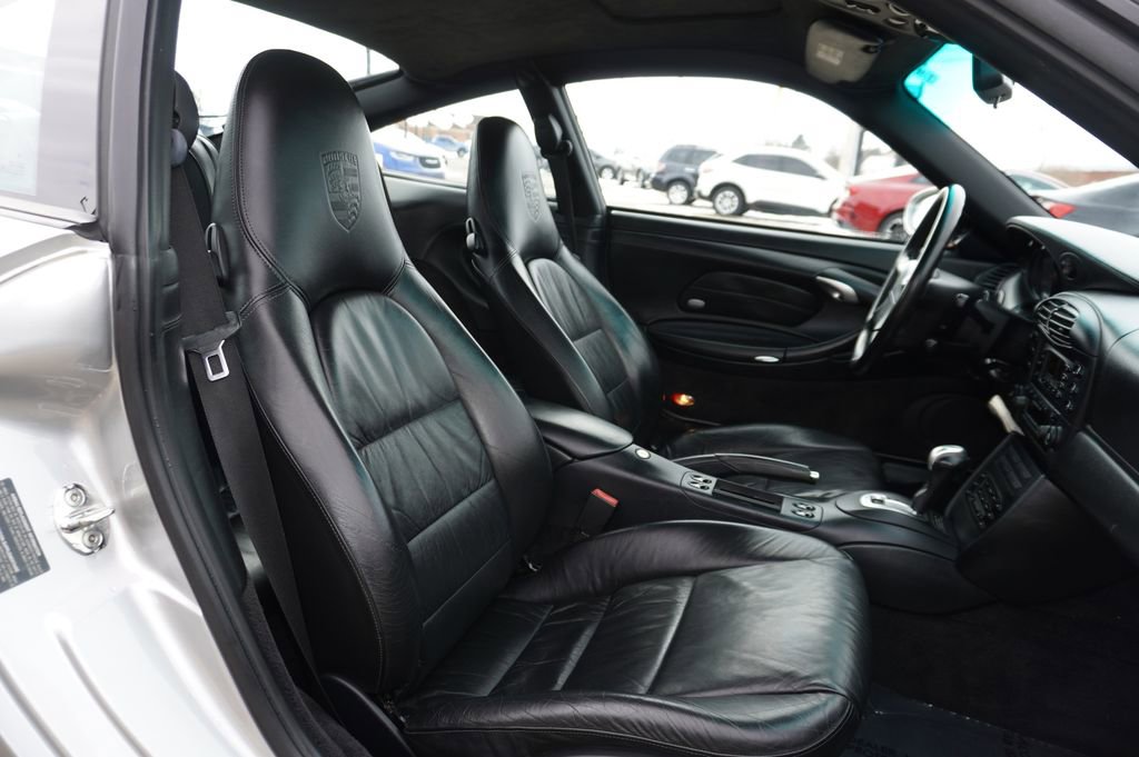 Used 2001 Porsche 911 Carrera RWD image 28