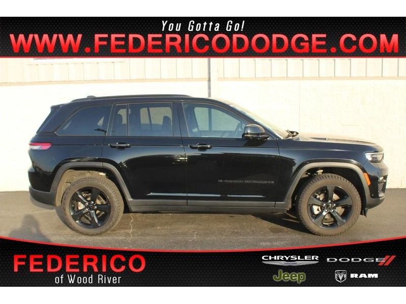 Used 2023 Jeep Grand Cherokee Limited w/ Luxury Tech Group II AWD/4WD image 1