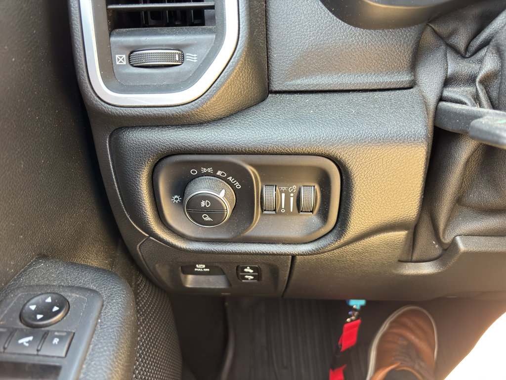 Used 2019 RAM 1500 Big Horn AWD/4WD image 10