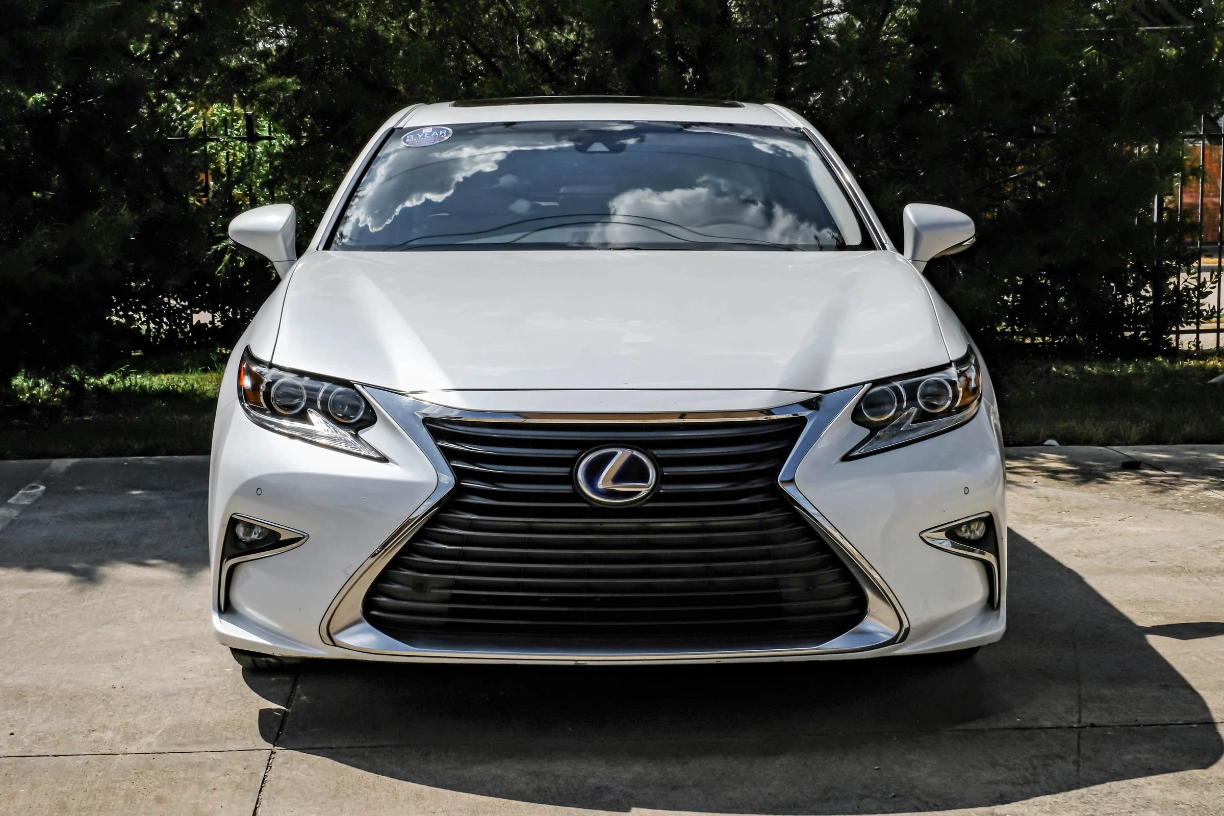 Used 2016 Lexus ES 300h w/ Luxury Package w/Wood Trim FWD image 5