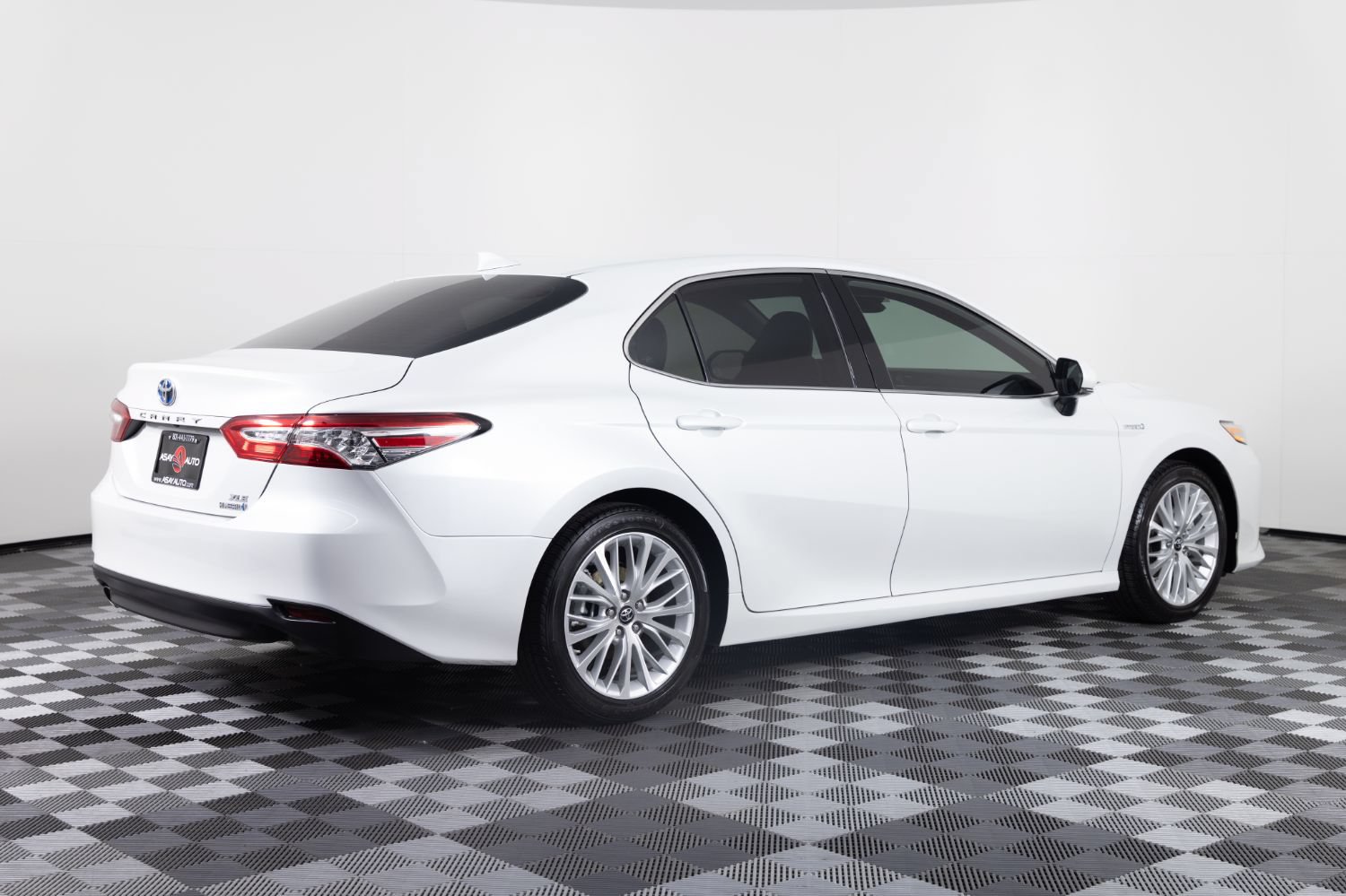 Used 2019 Toyota Camry XLE FWD image 8