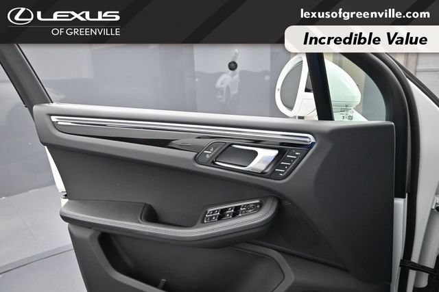 Used 2023 Porsche Macan Turbo AWD/4WD image 19