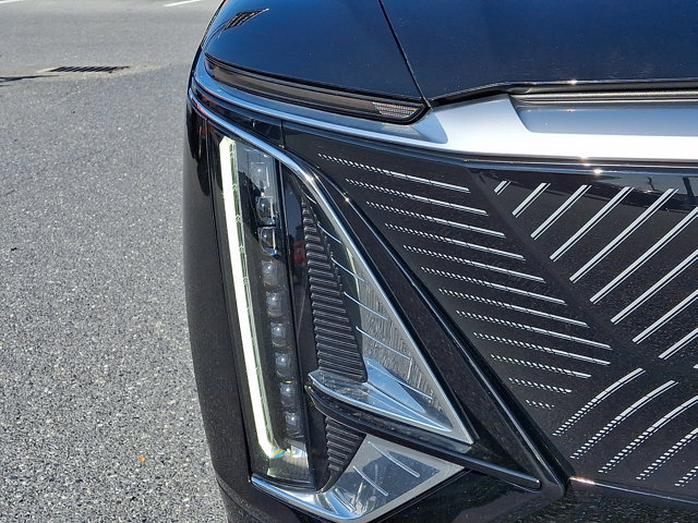 Certified 2024 Cadillac Lyriq Luxury AWD/4WD image 9