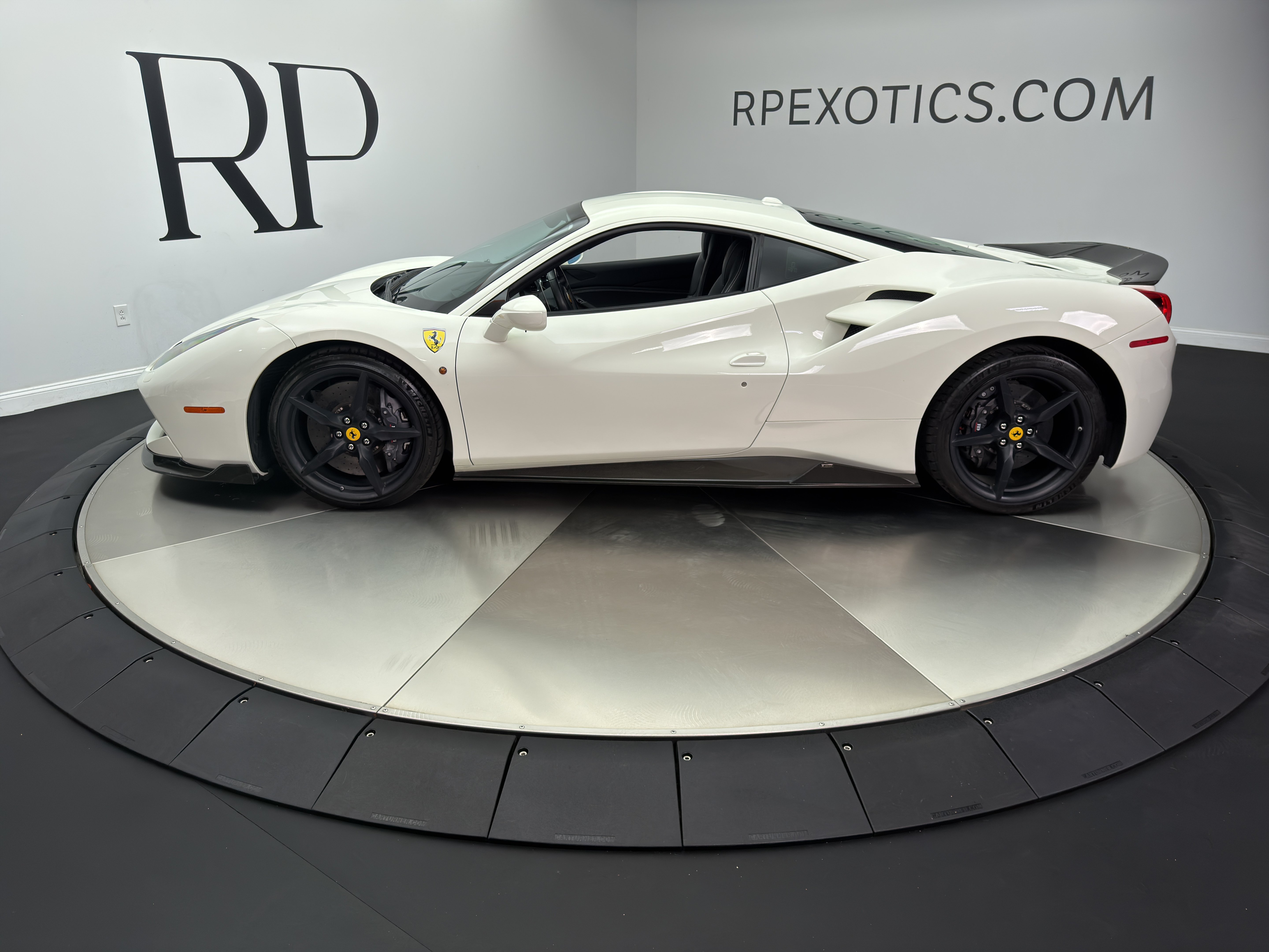 Used 2019 Ferrari 488 GTB RWD image 6