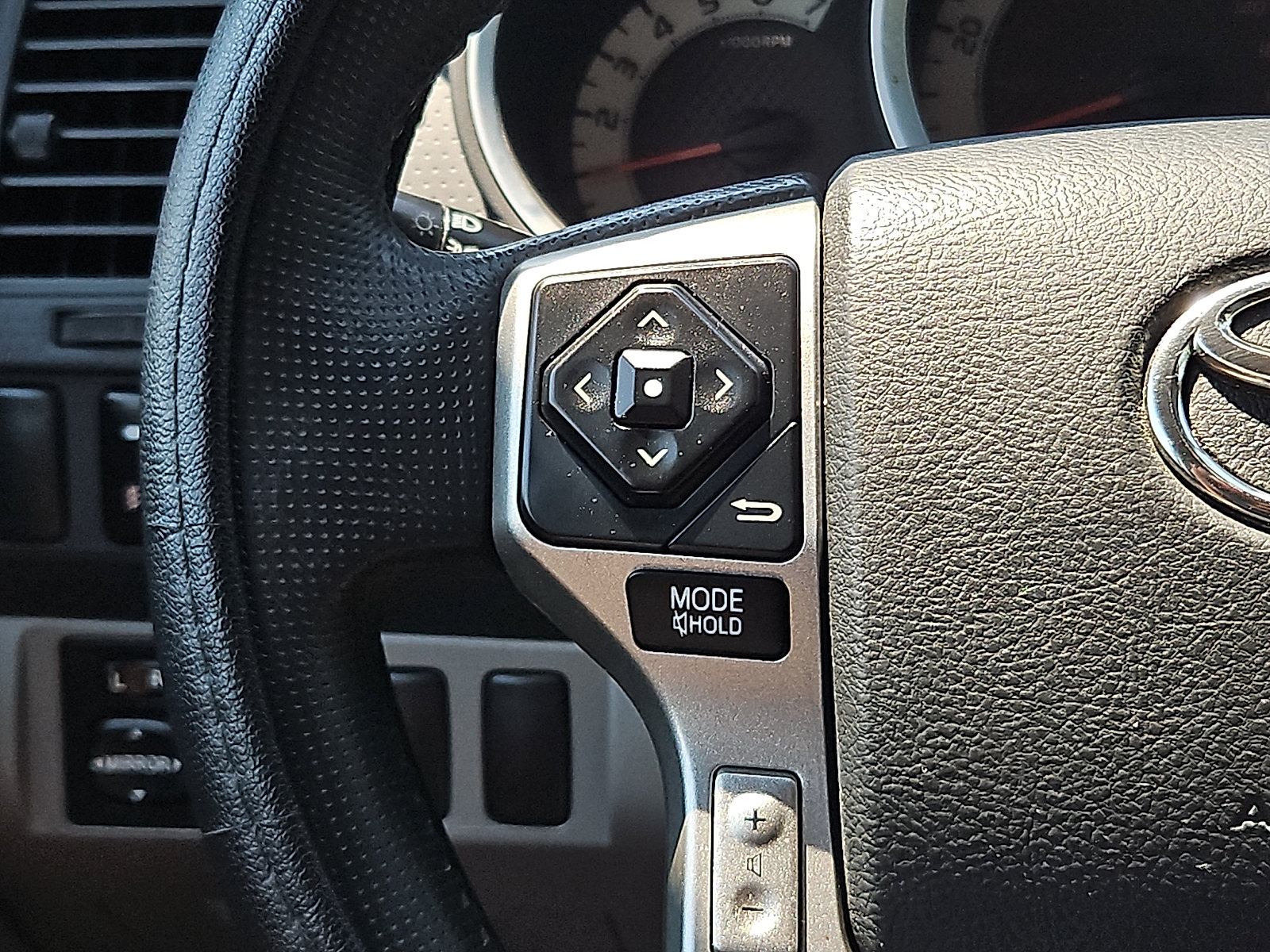Used 2014 Toyota Tacoma PreRunner w/ Convenience Package RWD image 19