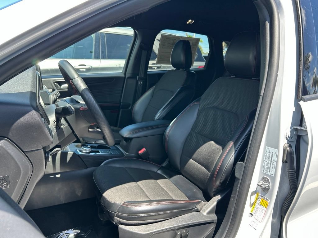 Used 2025 Ford Escape ST-Line Select AWD/4WD image 19