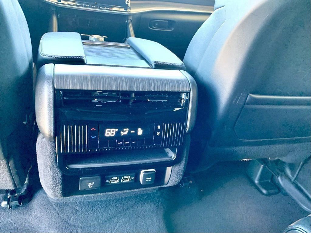 Used 2024 Jeep Wagoneer Series II w/ Flexible Seating Group AWD/4WD image 20