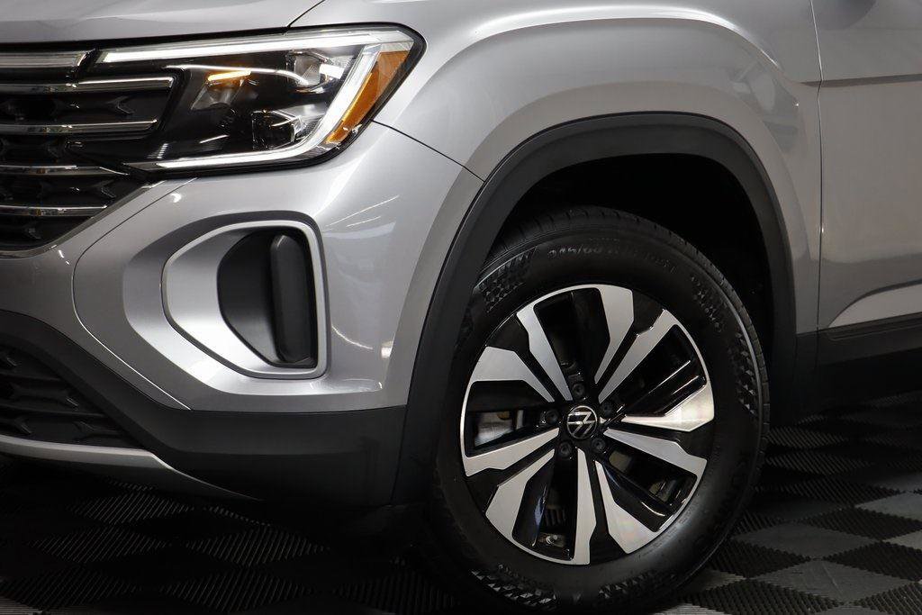 Certified 2025 Volkswagen Atlas SE image 3