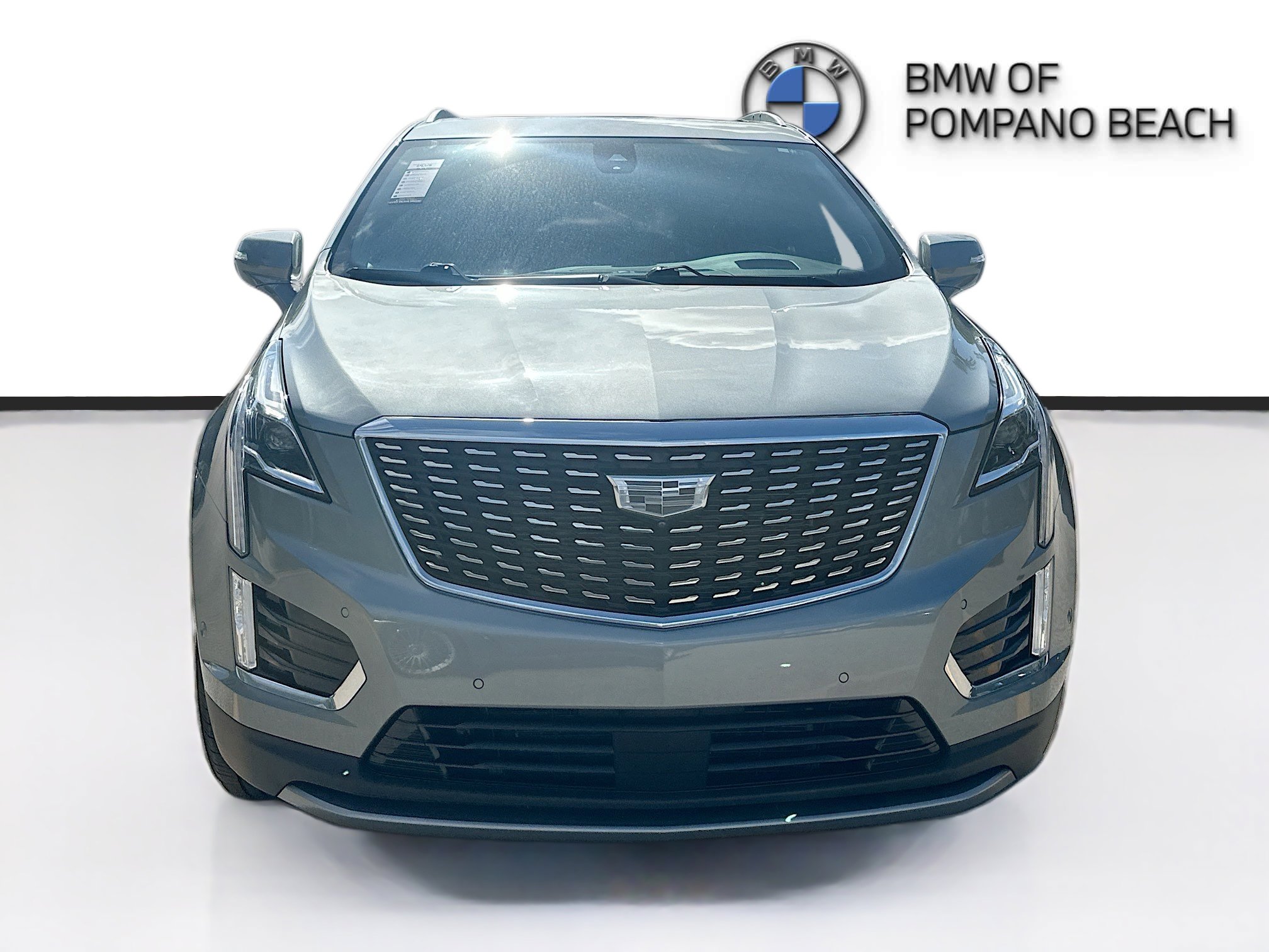 Used 2023 Cadillac XT5 Premium Luxury w/ Technology Package FWD image 2