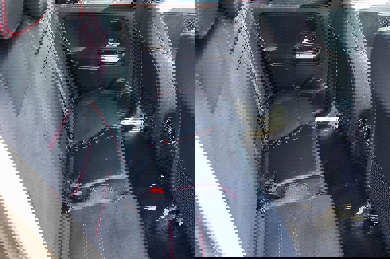 Used 2022 Mercedes-Benz EQB 300 4MATIC image 16