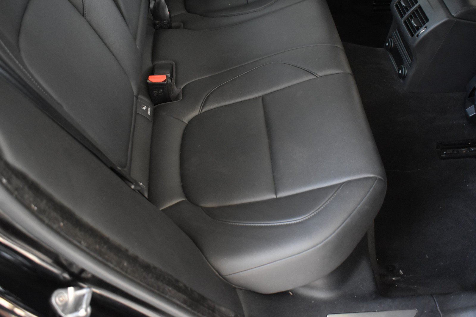 Used 2018 Jaguar XF AWD image 37