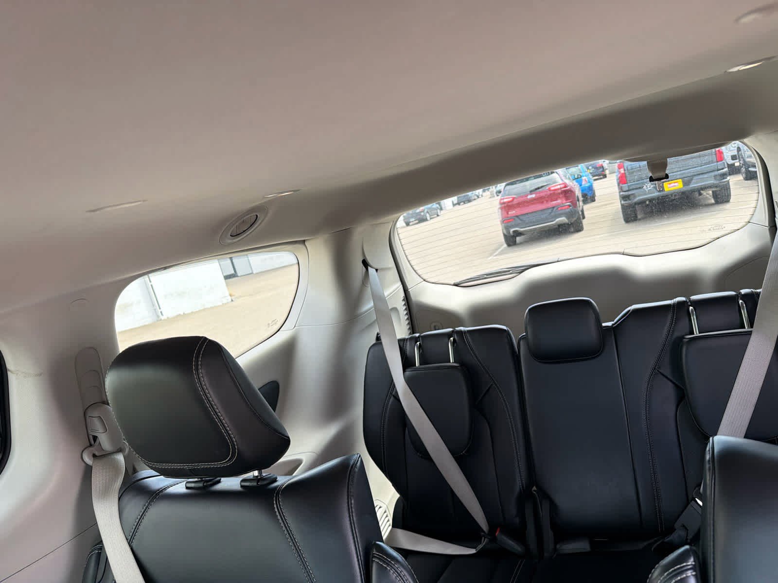 Used 2023 Chrysler Pacifica Touring-L FWD image 9