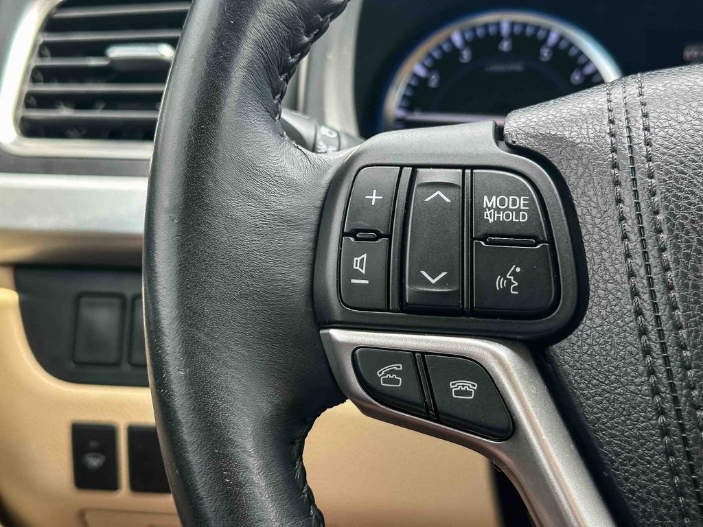 Used 2015 Toyota Highlander XLE FWD image 30