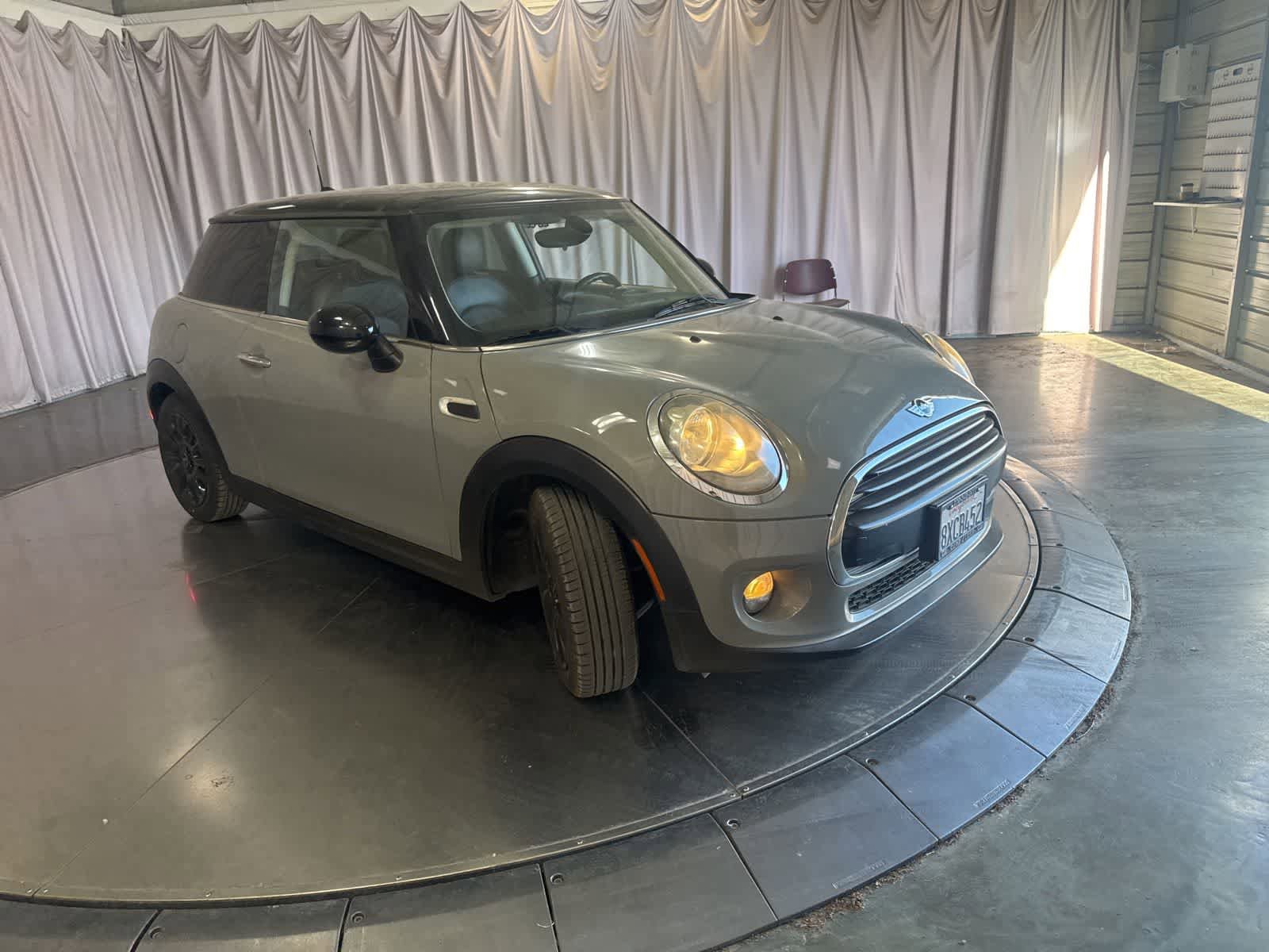 Used 2016 MINI Cooper 2-Door Hardtop FWD video 2