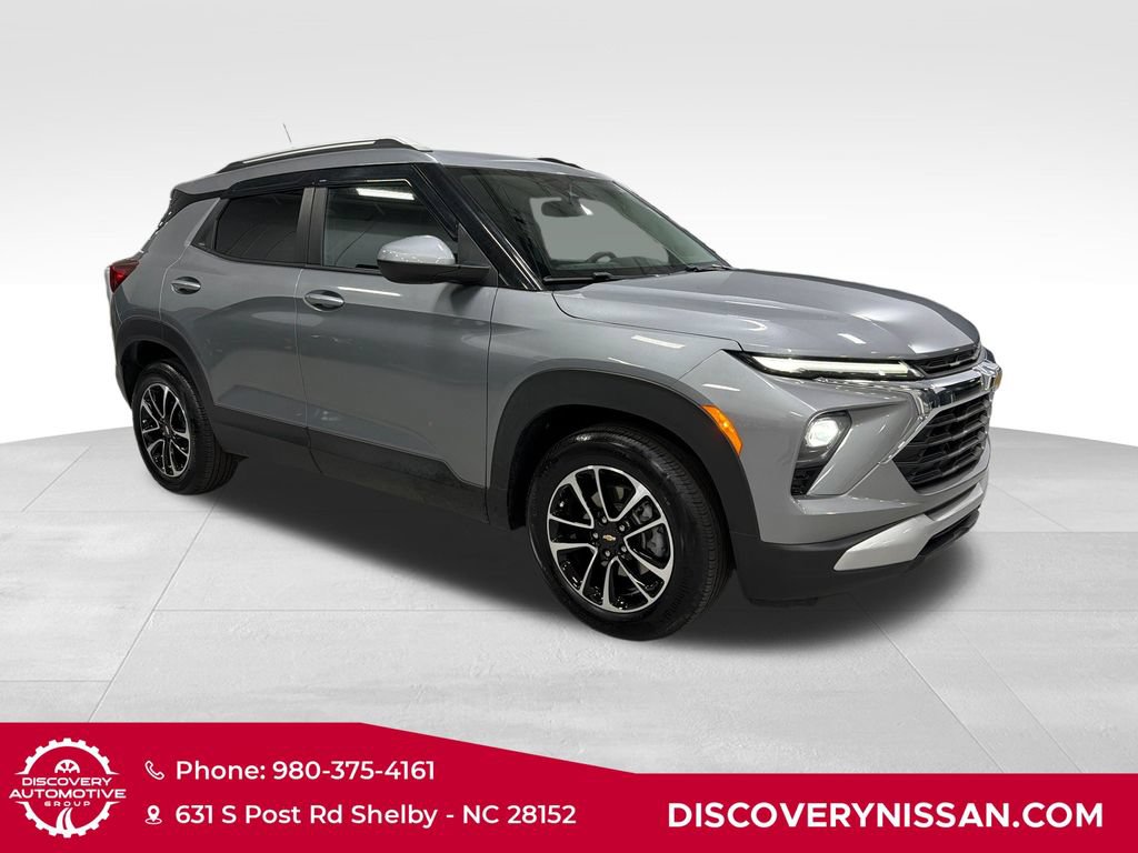 Used 2024 Chevrolet TrailBlazer LT w/ Driver Confidence Package FWD image 4