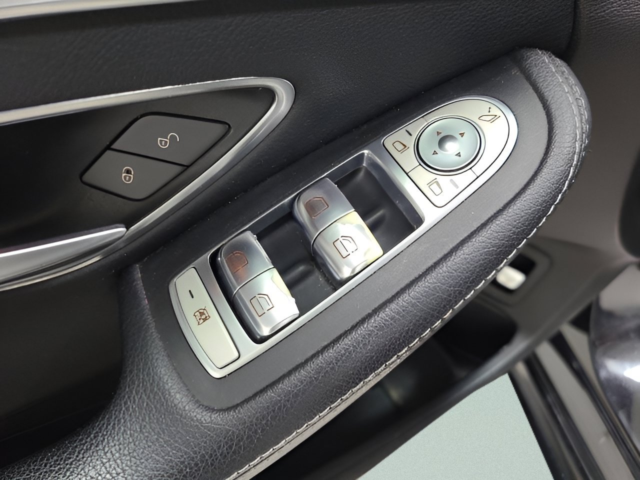 Used 2015 Mercedes-Benz C 300 4MATIC Sedan image 21
