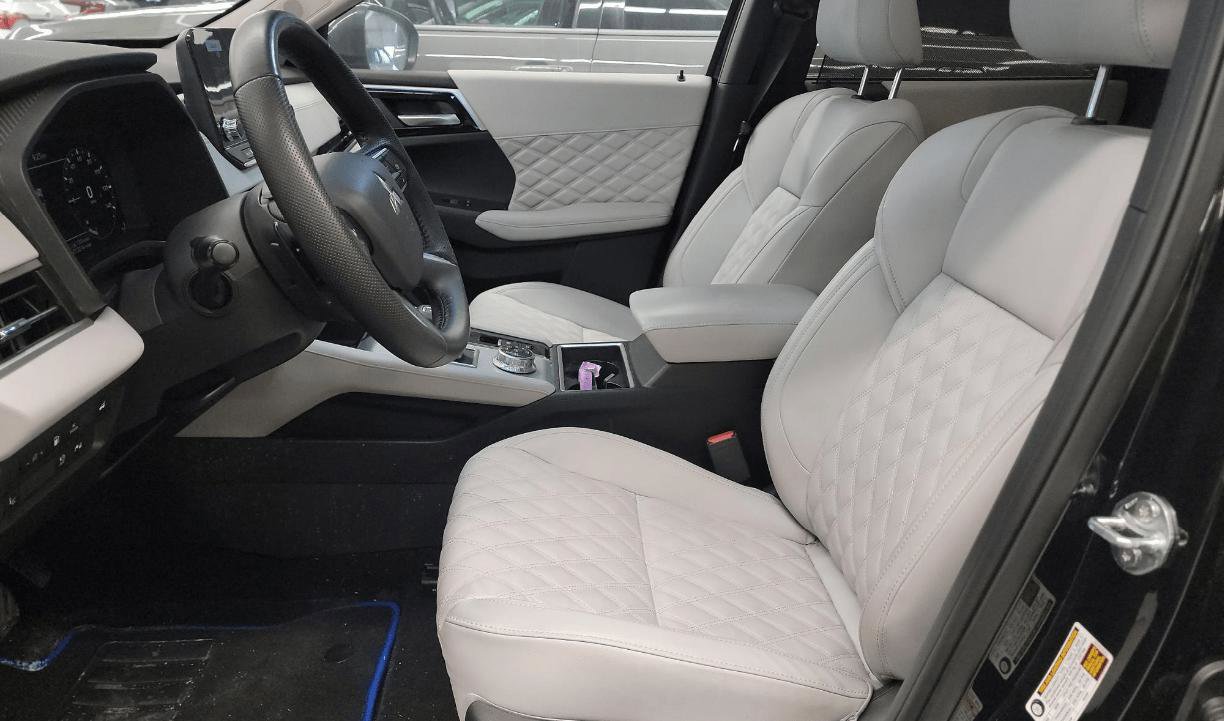 Used 2025 Mitsubishi Outlander SEL AWD/4WD image 9