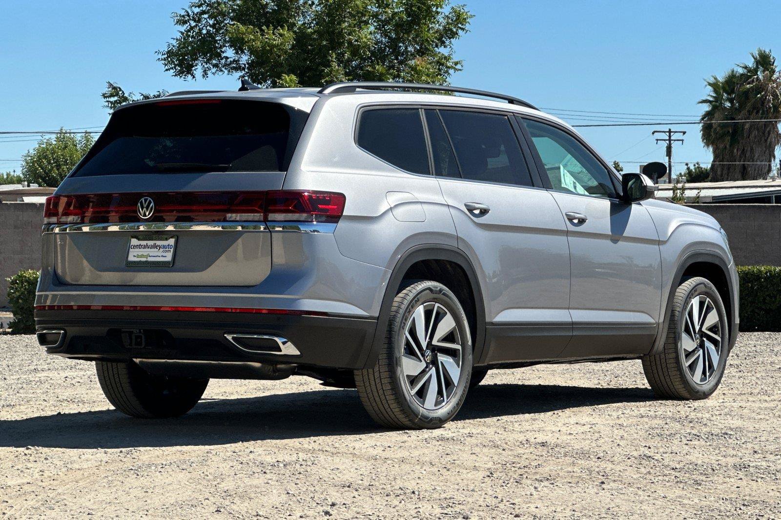 New 2026 Volkswagen Atlas SE FWD image 3
