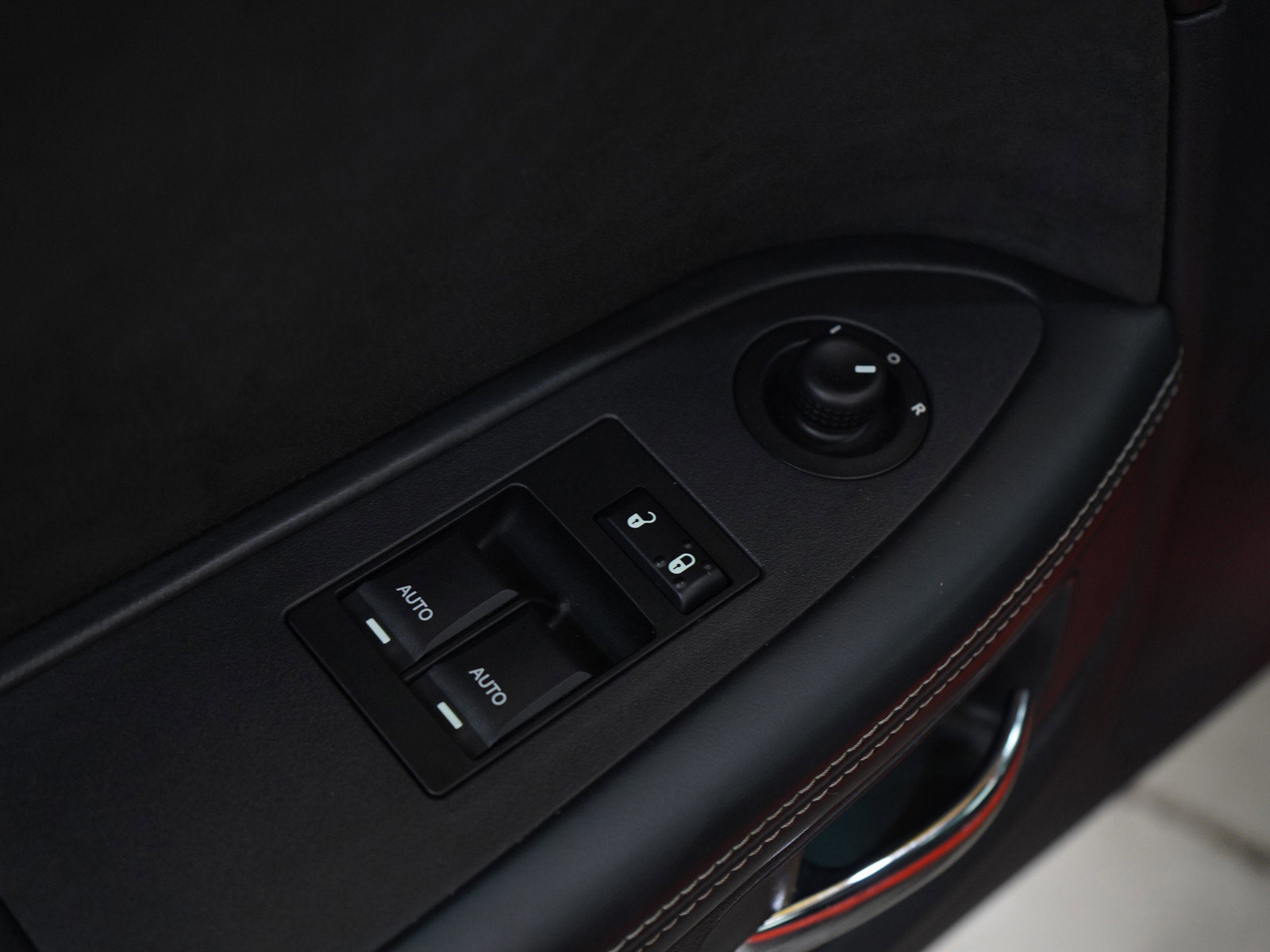 Used 2009 Dodge Challenger SRT8 RWD image 16