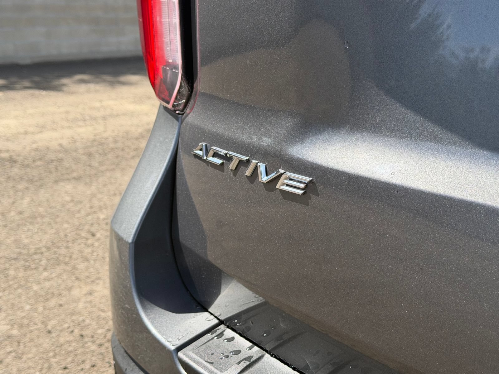 Used 2025 Ford Explorer Active w/ Active Comfort Package RWD image 5
