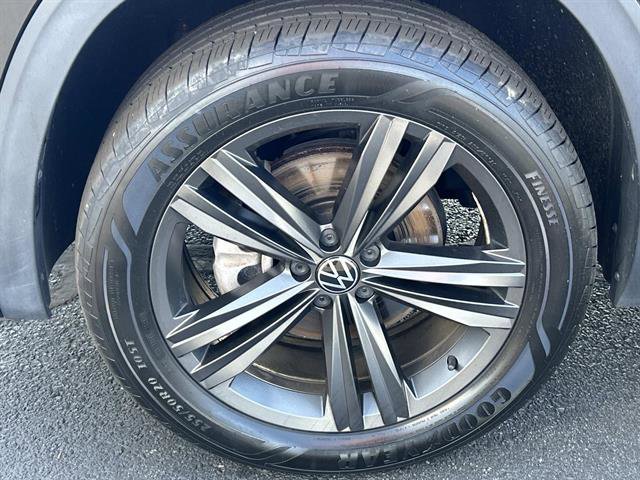 Used 2022 Volkswagen Atlas Cross Sport SEL R-Line AWD/4WD image 8
