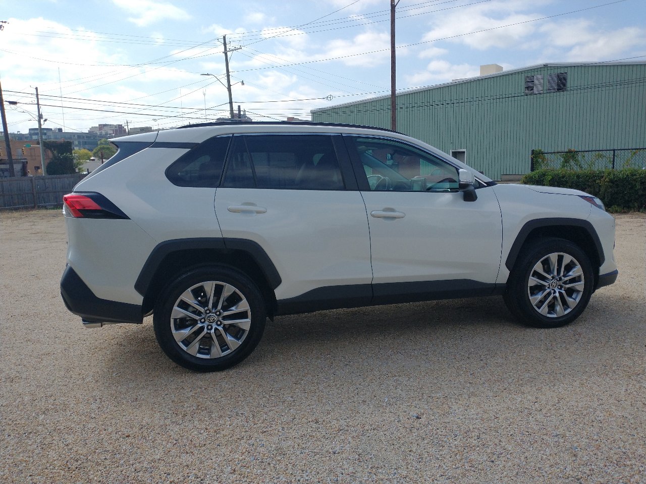Used 2022 Toyota RAV4 XLE Premium image 22