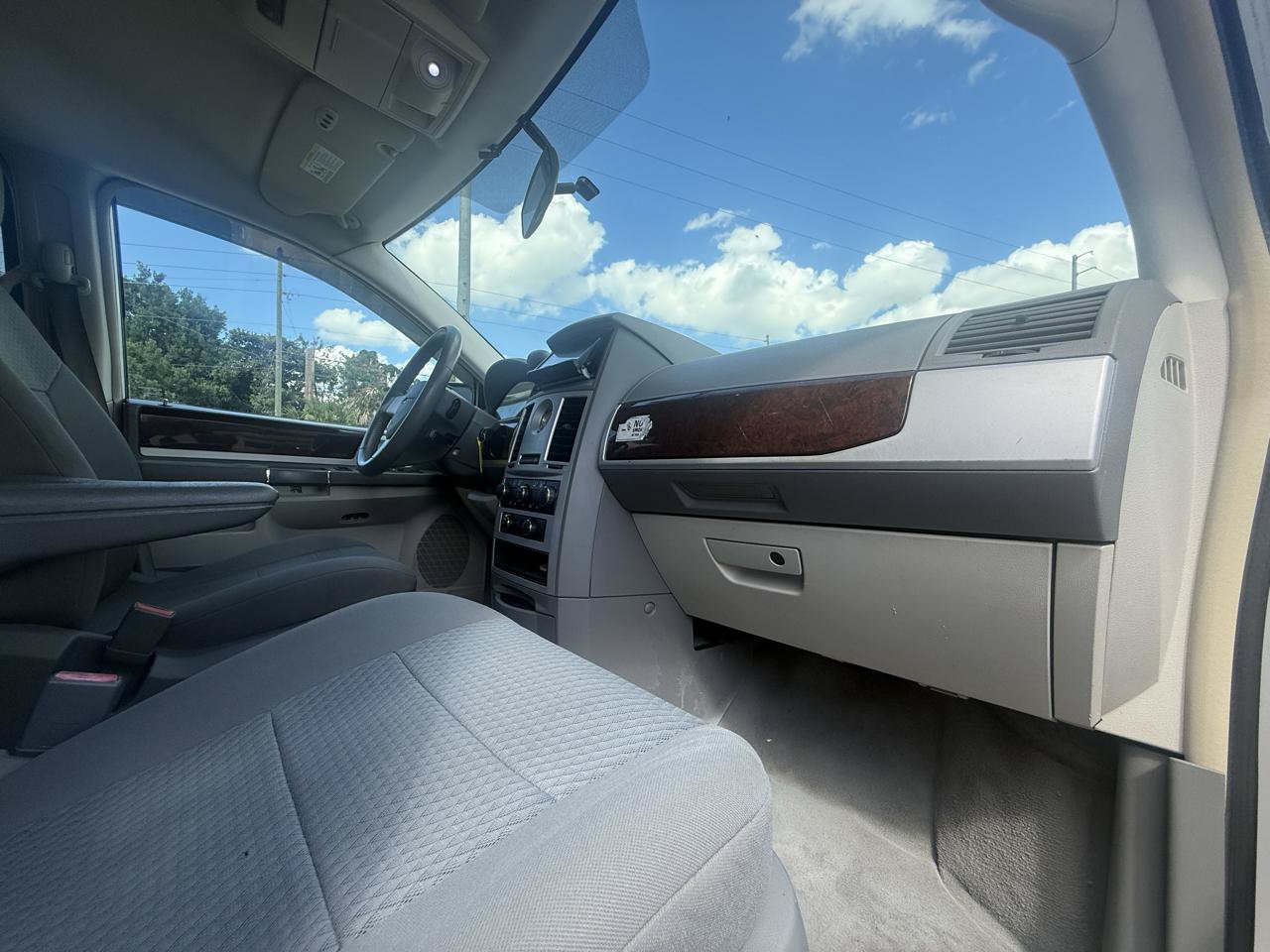 Used 2010 Chrysler Town & Country Touring FWD image 56