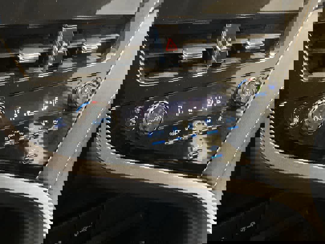 Used 2023 Toyota Camry SE image 18