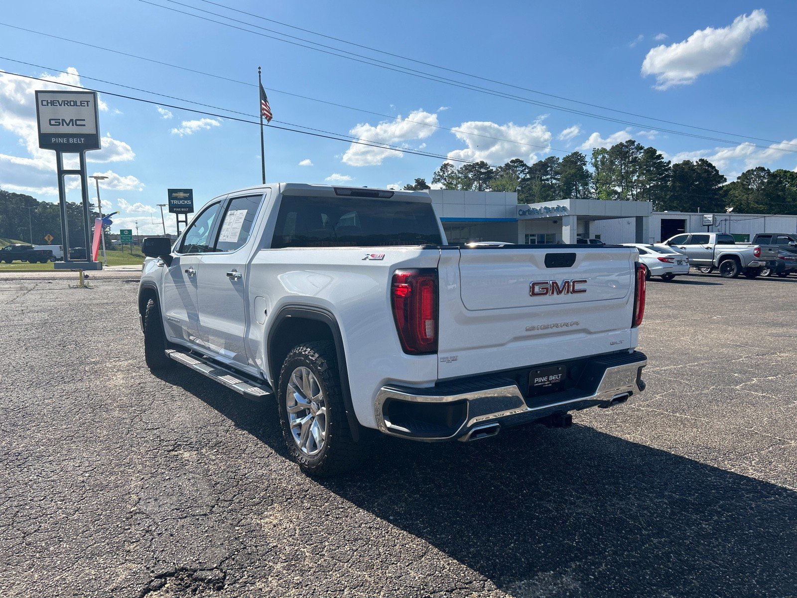Used 2021 GMC Sierra 1500 SLT AWD/4WD image 4