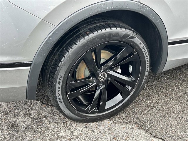 Used 2023 Volkswagen Tiguan SE R-Line image 11