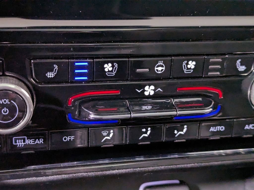 Used 2022 Jeep Grand Cherokee Overland w/ Adv Protech Group III image 24