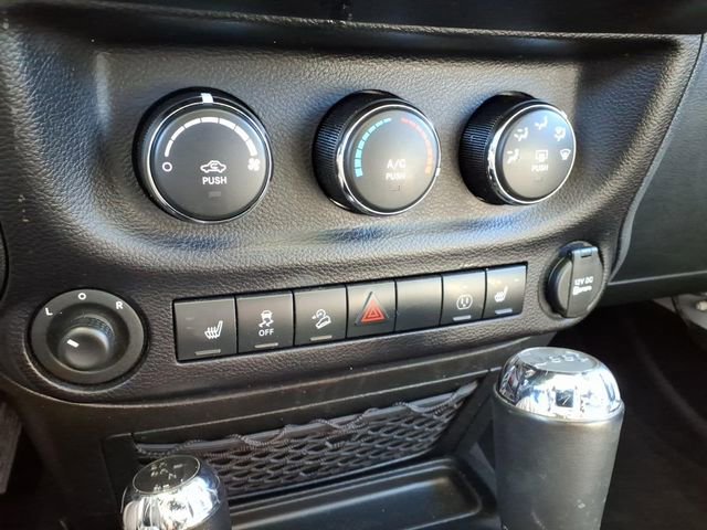 Used 2015 Jeep Wrangler Unlimited Sahara image 20