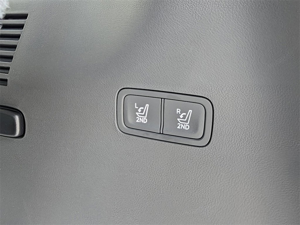 Certified 2025 Hyundai Santa Fe SEL image 32